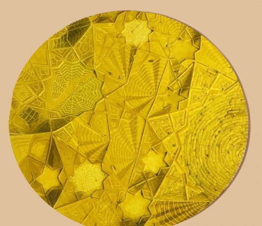 Un’antica chiesa di Napoli risplende con le opere dorate di Maziar Mokhtari