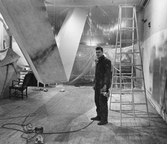 Morto a 88 anni Robert Grosvenor, il lupo solitario della scultura