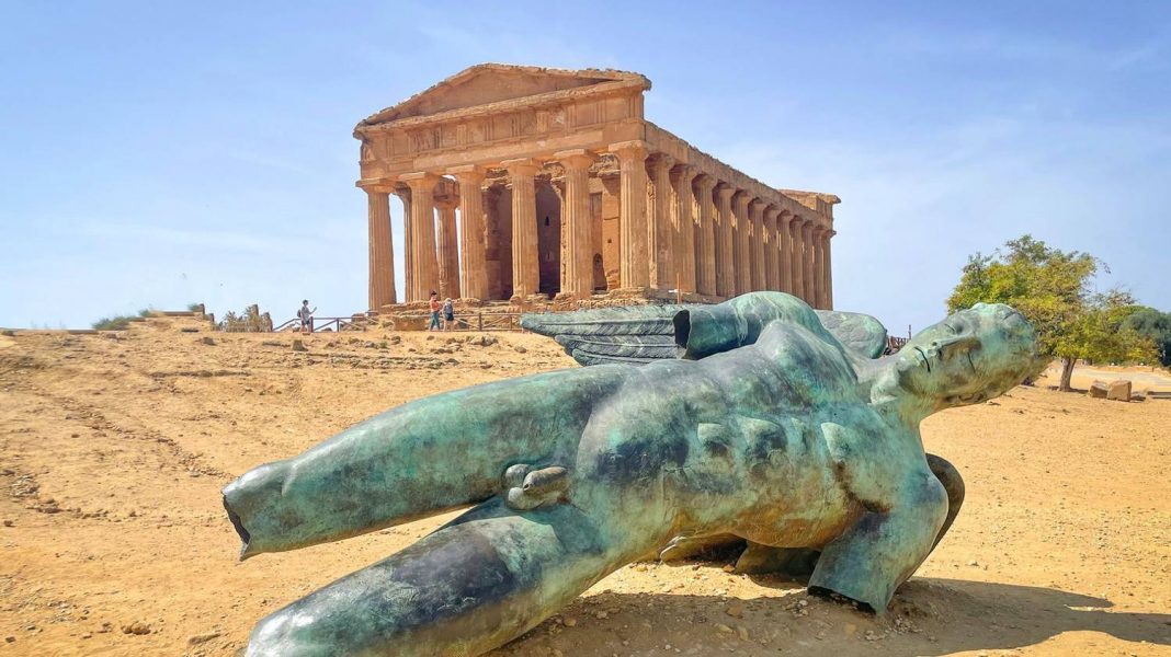 Doors of CHANGEhttps://www.exibart.com/repository/media/2025/09/Valle-dei-Templi-1068x600.jpg