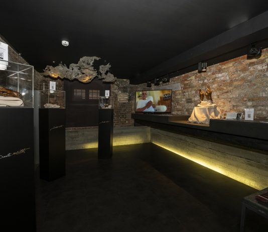 Le icone del cinema raccontate attraverso le mani: la mostra di Dante Mortet a Venezia