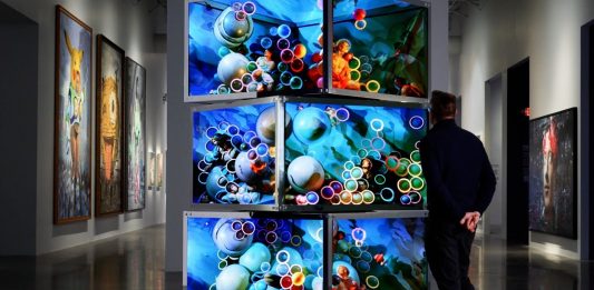 Simbiosi o conflitto? L’arte digitale secondo Beeple e la lettura di Christov-Bakargiev