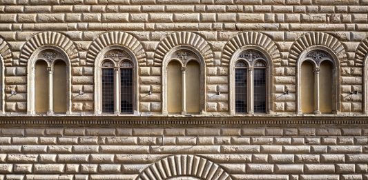 L’arte invisibile dei battenti antichi diventa una mostra collezione cesati