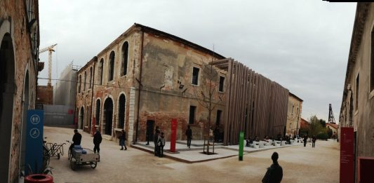 Biennale Arte 2026: chi è Nilbar Gures, scelta per il Padiglione Turchia a Venezia