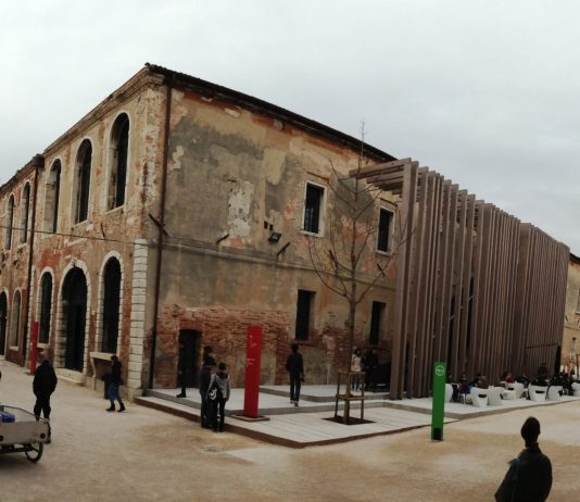 Biennale Arte 2026: chi è Nilbar Gures, scelta per il Padiglione Turchia a Venezia