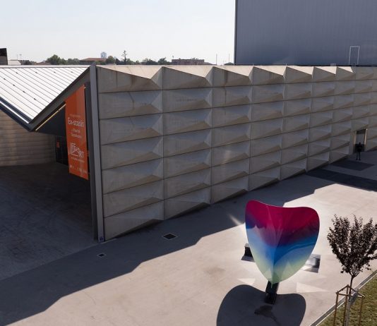 Svelata l’installazione di Patrick Tuttofuoco al Teatro Borsoni di Brescia: l’opera pubblica sarà un nuovo punto di riferimento per la città patrick tuttofuoco