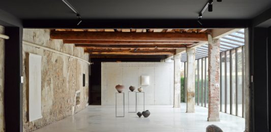 Prosegue fino al 24 gennaio 2026 la mostra Matermània/Matermanìa alla galleria Atipografia ad Arzignano in provincia di Vicenza