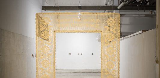 Pratiche di ricamo per spartiti sovversivi: due artiste in dialogo da Unobis, a Padova