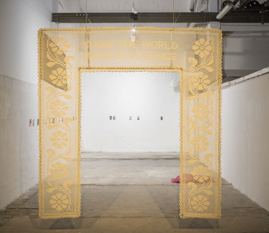 Pratiche di ricamo per spartiti sovversivi: due artiste in dialogo da Unobis, a Padova