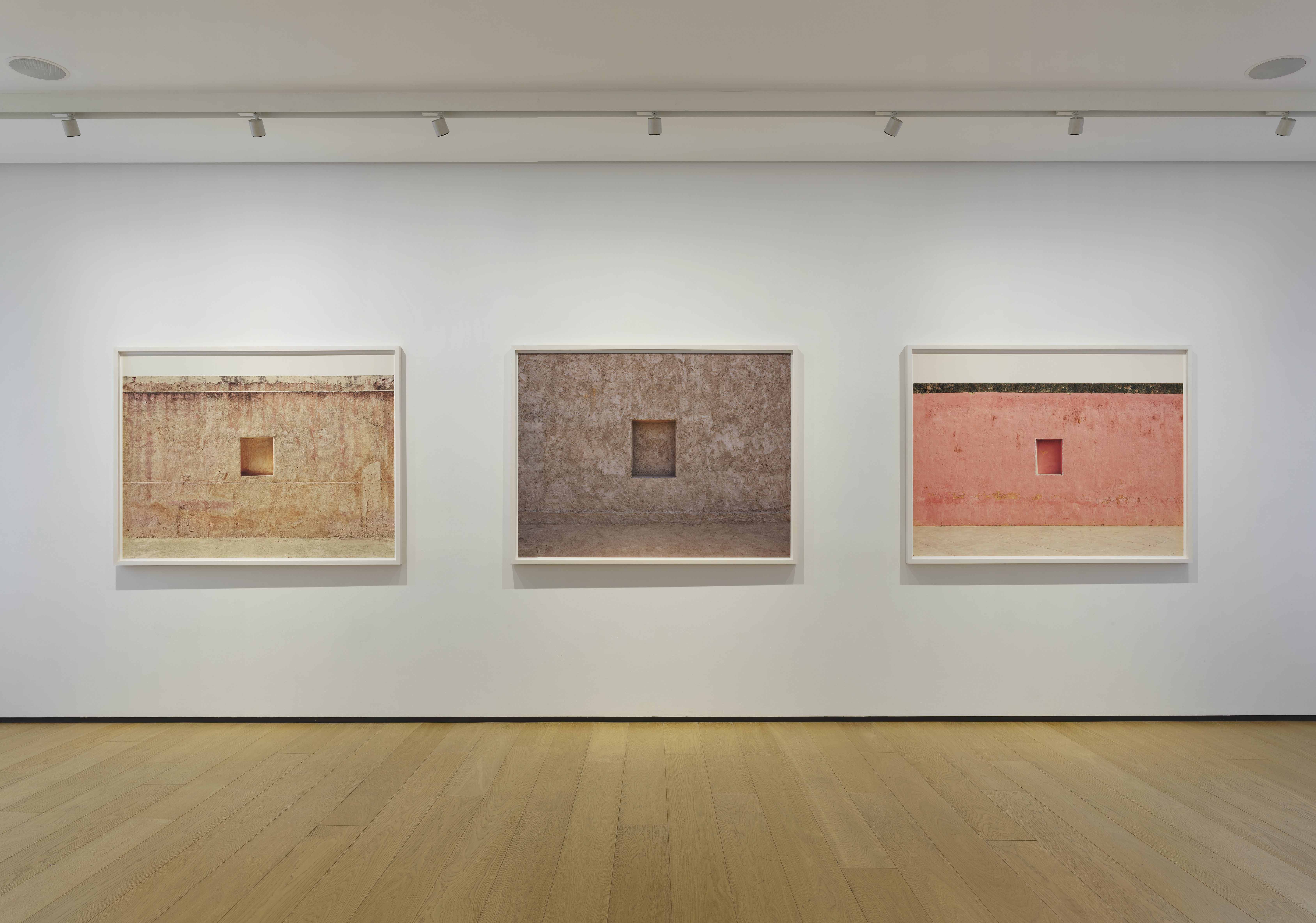 Veduta della mostra, Ljubodrag Andric - Spazi, soglie, luci, BUILDING GALLERY, Milano, Courtesy BUILDING, Milano