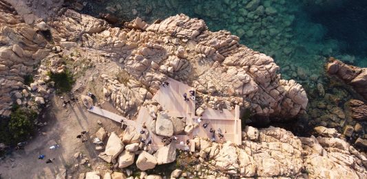 Abitare Costa Paradiso: le architetture di Alberto Ponis, tra paesaggio e comunità
