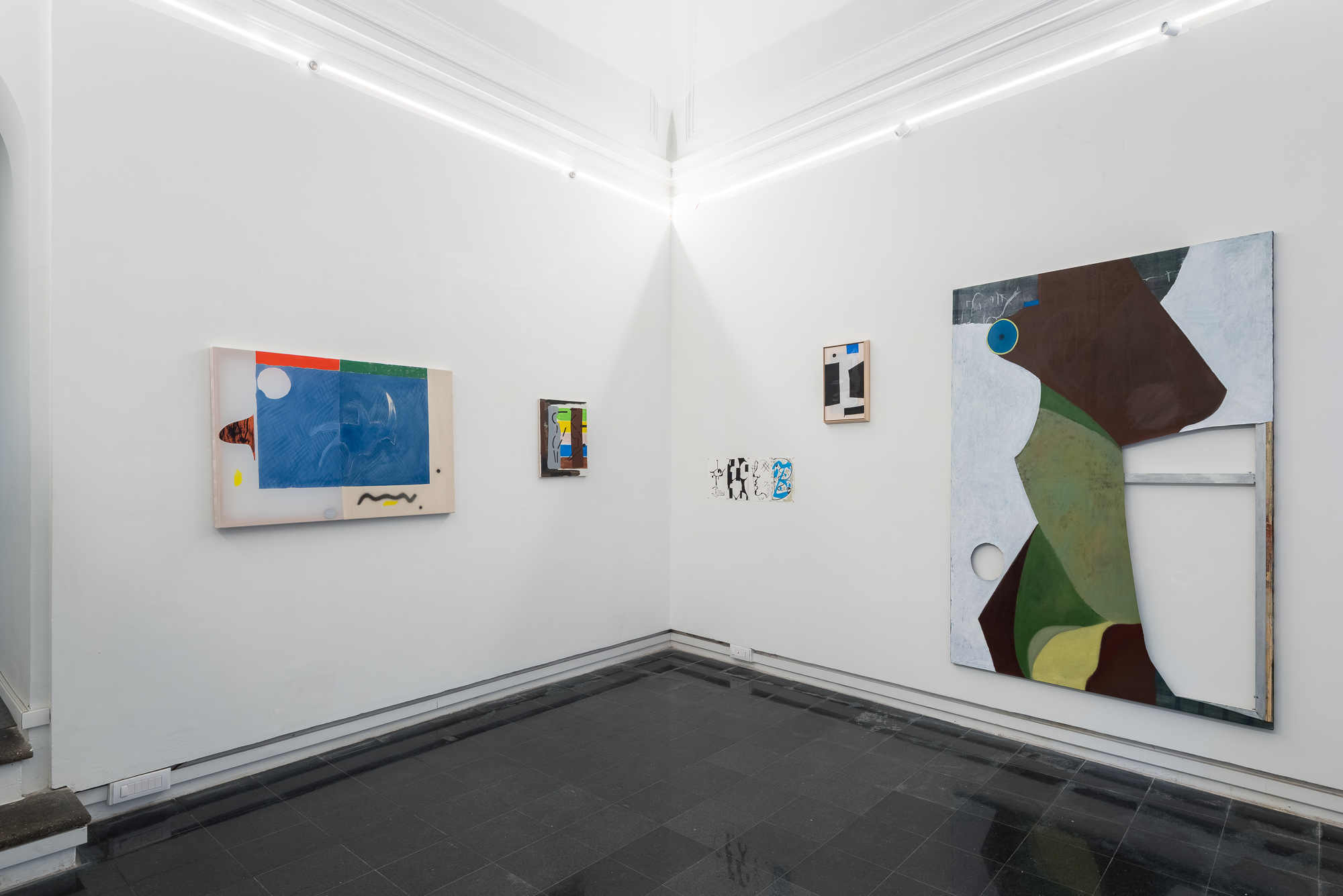 Lorenzo Modica, The Unfolding of Itself, veduta della mostra presso la Galleria Eugenia Delfini, Roma, 1 ottobre - 29 novembre 2025. Foto di Sebastiano Luciano. Courtesy Galleria Eugenia Delfini