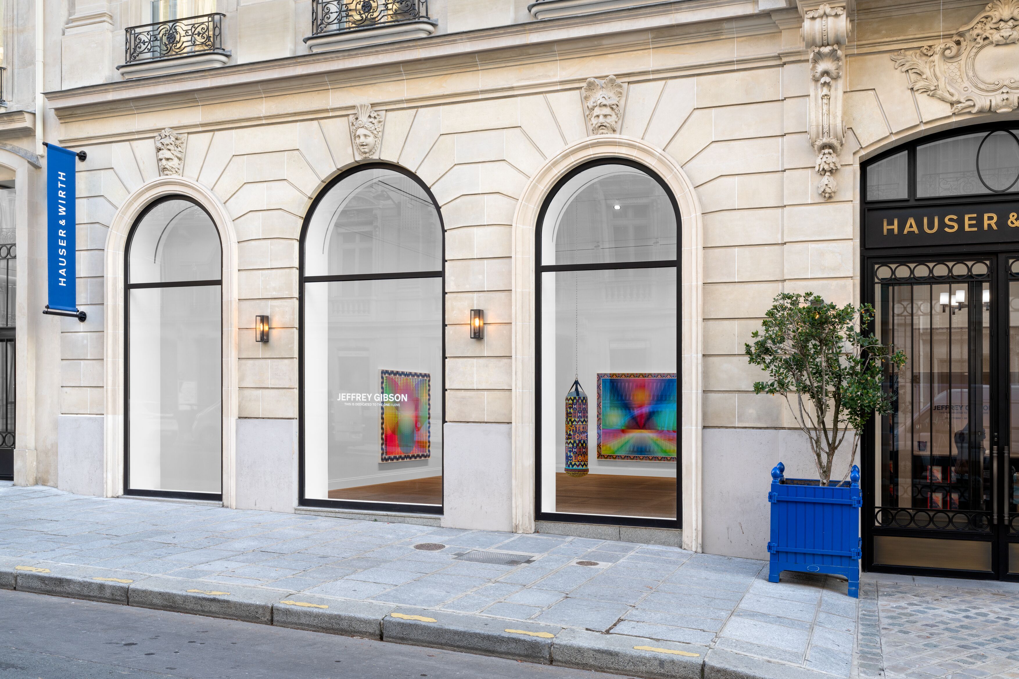 Jeffrey Gibson, This is dedicated to the one I love, veduta della mostra, Hauser & Wirth Paris, 2025. © Jeffrey Gibson. Courtesy the artist & Hauser & Wirth. Photo: Nicolas Brasseur