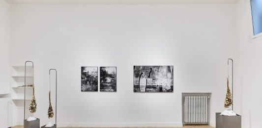 Dispositivi della memoria: la mostra a Milano sul senso fluido del ricordo