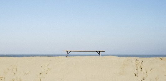 Alla Ceravento di Pescara, un dialogo esistenziale tra scultura e fotografia