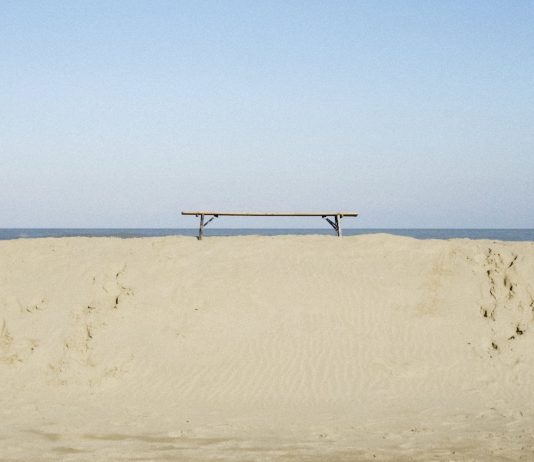 Alla Ceravento di Pescara, un dialogo esistenziale tra scultura e fotografia