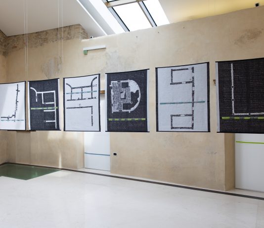 Nelle opere di Muna Mussie in mostra alla Fondazione Menegaz l’arte tesse il filo della libertà