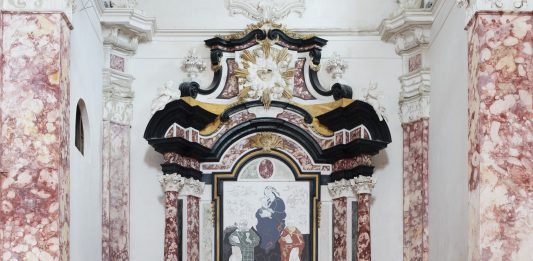 Una pala d’altare contemporanea: il caso della Vergine dei Battuti a Vicoforte