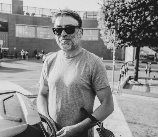 Napoli a due visioni: Bruce Gilden e Mario Spada, sguardi fotografici a confronto