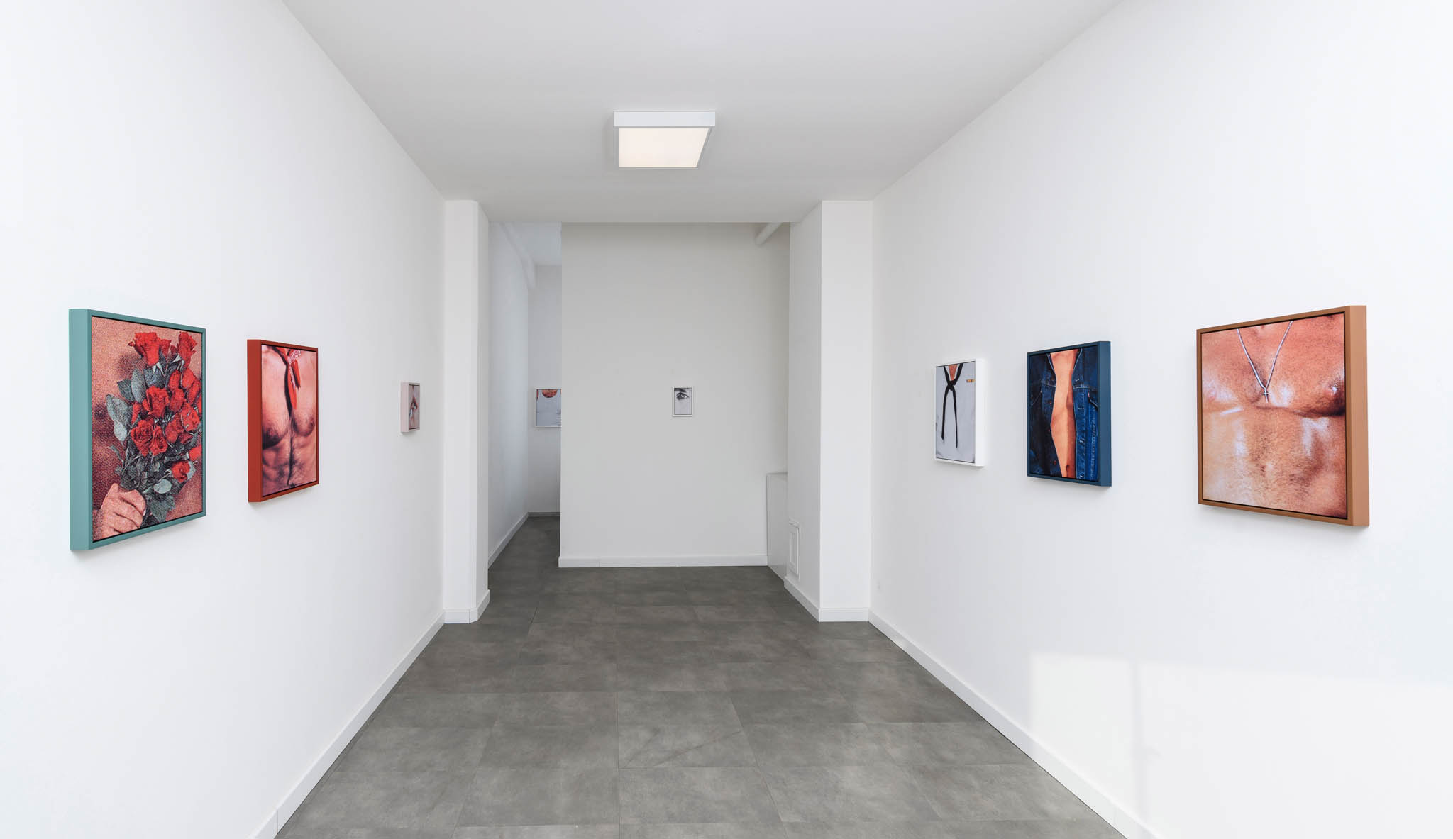 Pacifico Silano, Assume the position, veduta della mostra, Monti 8, Roma, 2025