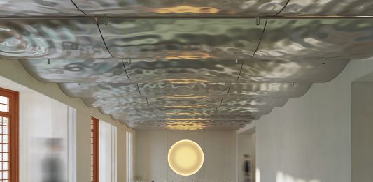 L’iconica Casa Batlló di Gaudí si apre all’arte contemporanea con un nuovo spazio