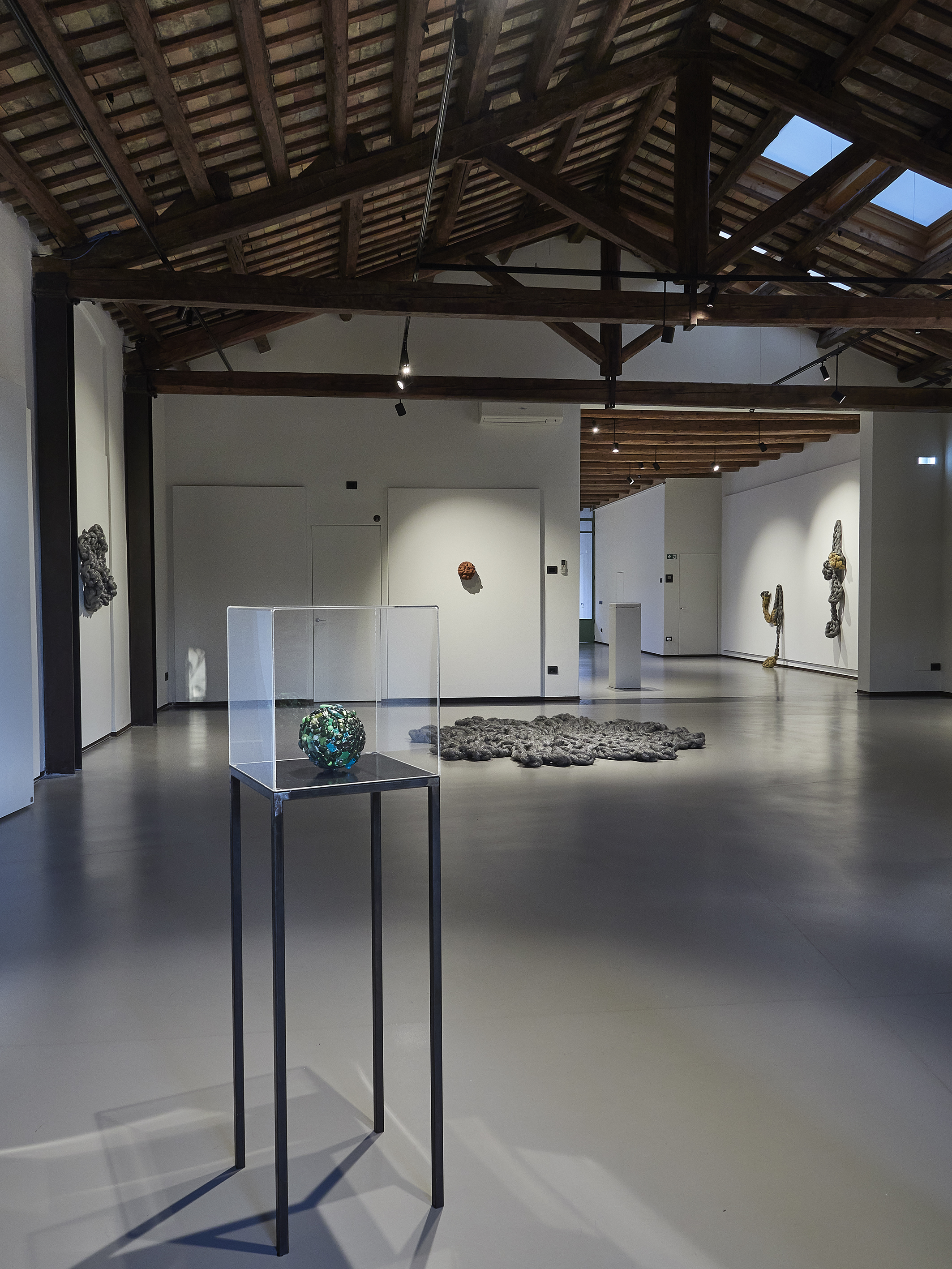 TESSERE Alice Padovani, Laura Renna, veduta della mostra, Fondazione Sabe per l'arte, Ravenna, 2025, ph. Daniele Casadio