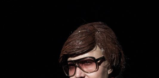 Tony Pagoda: l’adorabile cialtrone di Paolo Sorrentino torna a teatro, a Parma