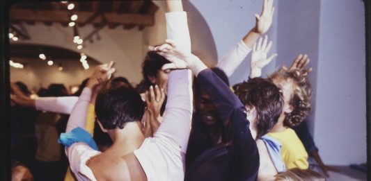 Lygia Clark: a Berlino la grande retrospettiva sulla pioniera dell’arte partecipata lygia clark