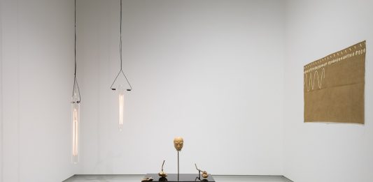 Giorgio Griffa e Simon Starling in dialogo a Torino: alla ricerca di un equilibrio esistenziale griffa