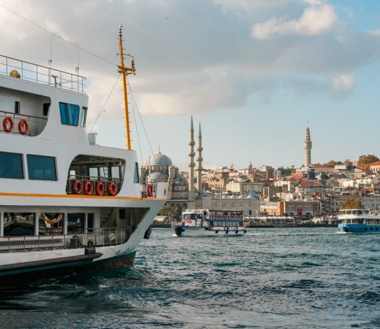 Il mondo in equilibrio precario: il racconto della Biennale di Istanbul biennale di instanbul