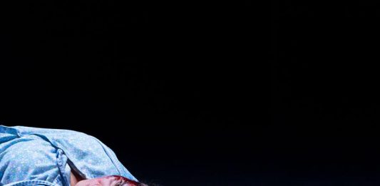 L’angelo del focolare: Emma Dante toglie ogni alibi alla violenza domestica