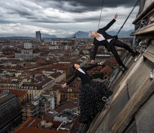 Nelle foto di Riccardo Ghilardi, la Mole Antonelliana diventa il set di un film