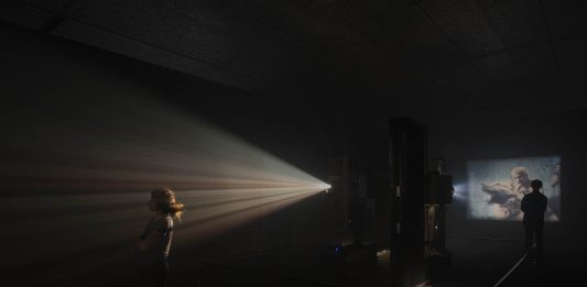 “Sueño Perro: Instalación Celuloide de Alejandro G. Iñárritu” a Milano, in Fondazione Prada