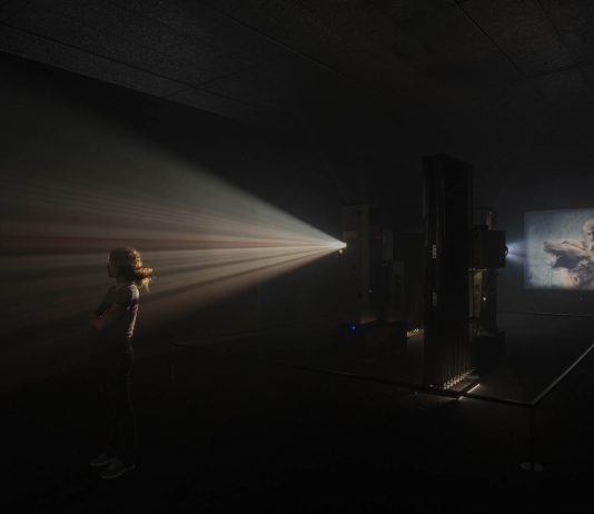 “Sueño Perro: Instalación Celuloide de Alejandro G. Iñárritu” a Milano, in Fondazione Prada