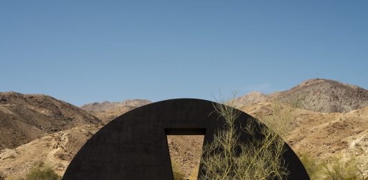Desert X 2027, come cambia la rassegna d’arte contemporanea nel deserto