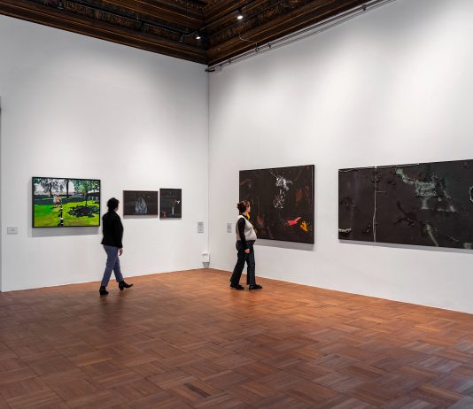 Quando l’arte prende posizione: Venezia riscopre l’opera di Terry Atkinson