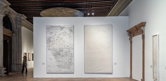 I molteplici linguaggi di Gastone Novelli in mostra a Ca’ Pesaro