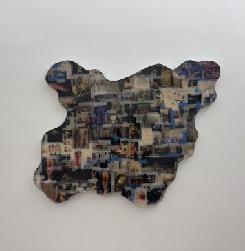 La chimera mostruosa di Agnes Questionmark si aggira tra le strade di Napoli e il mare