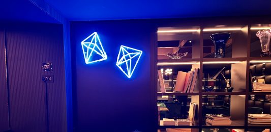 Il mondo di Vincenzo Marsiglia è a misura di stella: la mostra a Roma