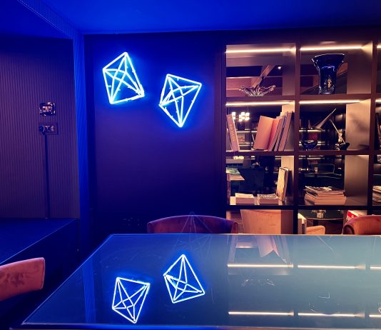 Il mondo di Vincenzo Marsiglia è a misura di stella: la mostra a Roma