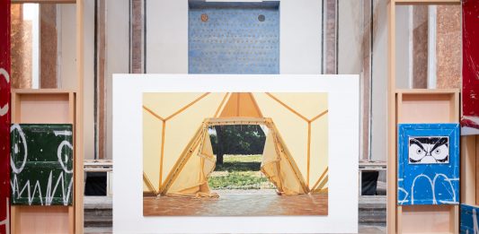 Quando la pittura crea incontri che la vita non concede: accade a Palermo Luogo Comune, Aparicio, Di Marco, veduta della mostra, Instituto Cervantes Palermo, 2025