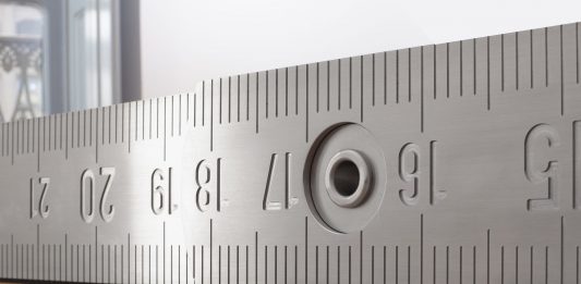 Tracciare il pensiero: a Torino le visioni sospese di Iran do Espírito Santo