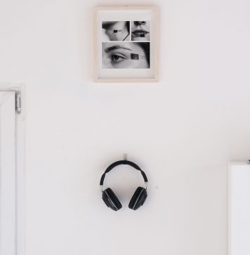 Nell’arte di Rosy Rox, il corpo è uno spazio imprescindibile: la mostra a Napoli