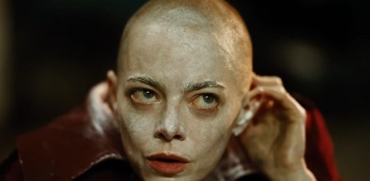 Bugonia è il remake che salva Lanthimos da se stesso bugonia