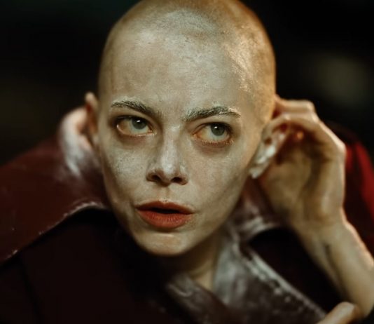 Bugonia è il remake che salva Lanthimos da se stesso bugonia