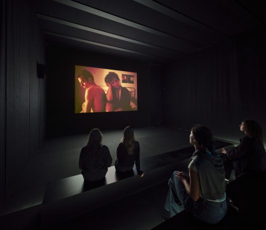 This Will Not End Well: l’universo di Nan Goldin al Pirelli HangarBicocca di Milano nan goldin