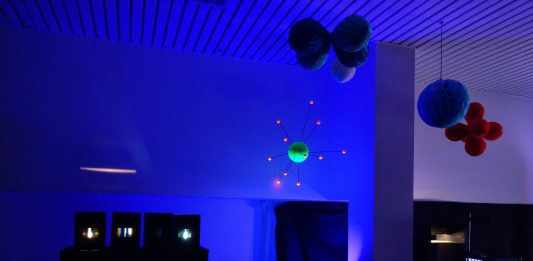 A Como, una mostra porta la meccanica quantistica nella vita quotidiana