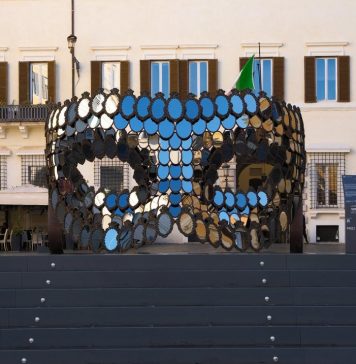 La Fondazione Garavani porta gli specchi di Joana Vasconcelos in piazza a Roma
