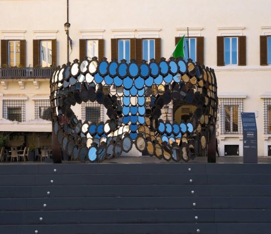 La Fondazione Garavani porta gli specchi di Joana Vasconcelos in piazza a Roma Joana Vasconcelos, I’ll Be Your Mirror, PM23, Roma, 2025