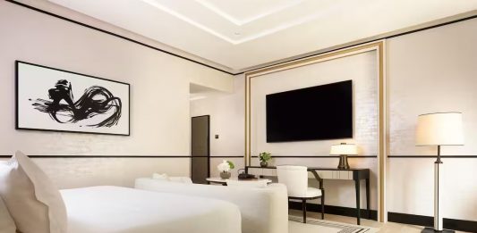 Un nuovo hotel d’arte apre a Roma, in dialogo tra Oriente e Dolce Vita
