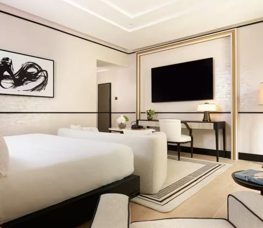 Un nuovo hotel d’arte apre a Roma, in dialogo tra Oriente e Dolce Vita